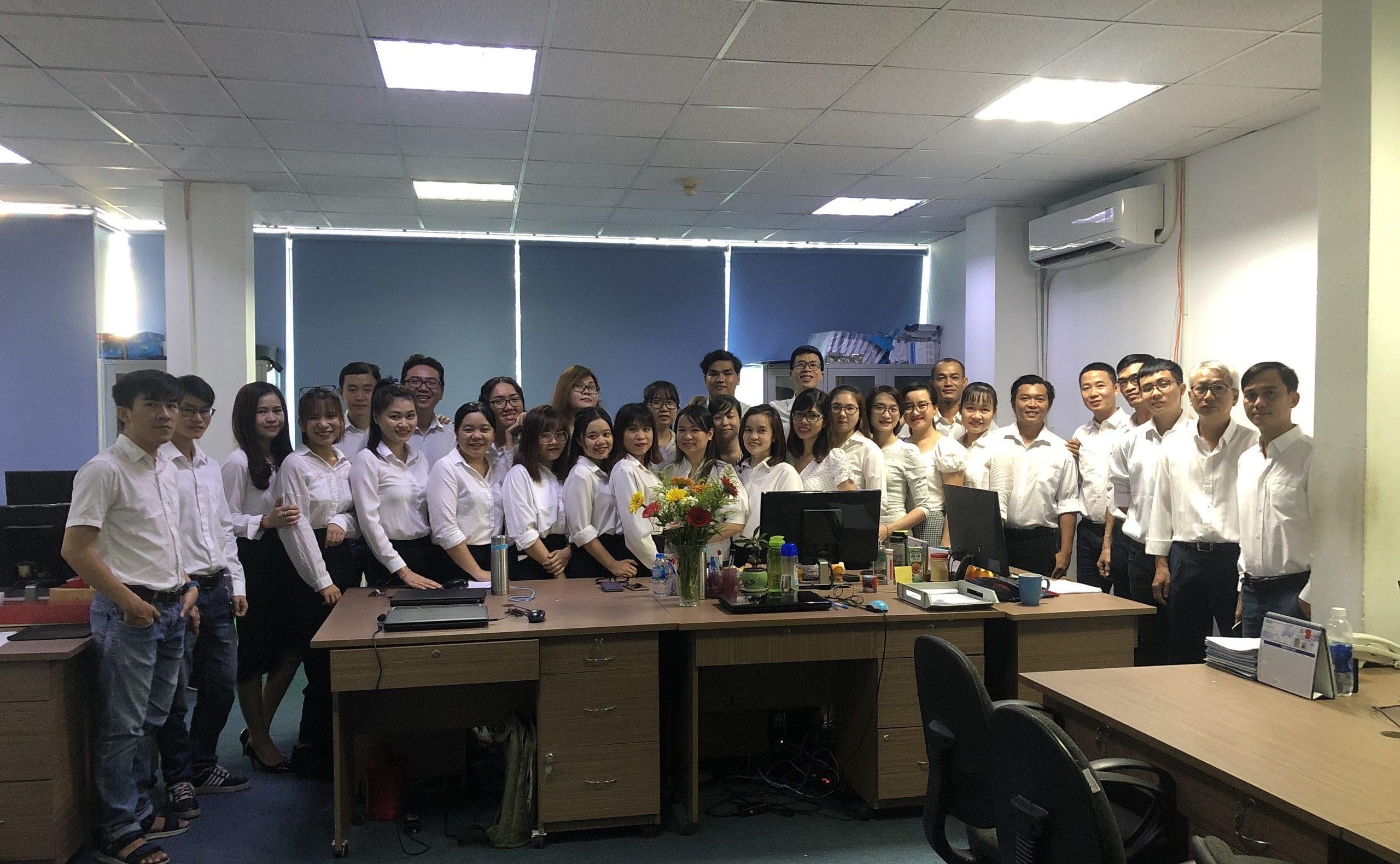 Tập thể nhân viên và Ban lãnh đạo Công ty Trung Sơn