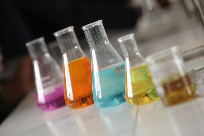 Ethyl acetate là gì? Tính chất, điều chế, ứng dụng và nơi mua Ethyl acetate uy tín