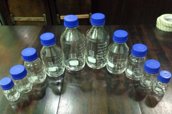 Nắp chai được làm bằng nhựa PP
