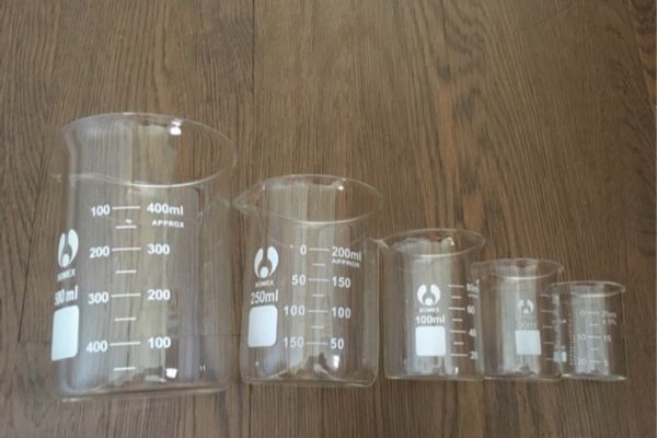 Một vài cách vệ sinh cốc thí nghiệm
