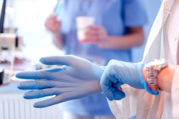 Ứng dụng thực tế của găng tay y tế
