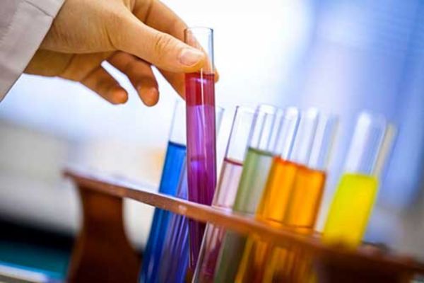 Cách sử dụng giá đỡ ống nghiệm trong phòng thí nghiệm chuẩn khoa học