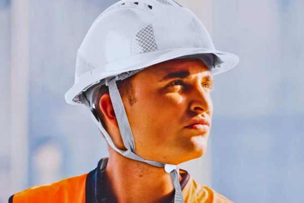 Mũ bảo hộ bắt buộc bạn phải có trong các lĩnh vực nguy hiểm