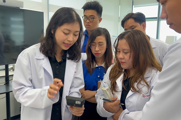 Tiếp xúc sản phẩm