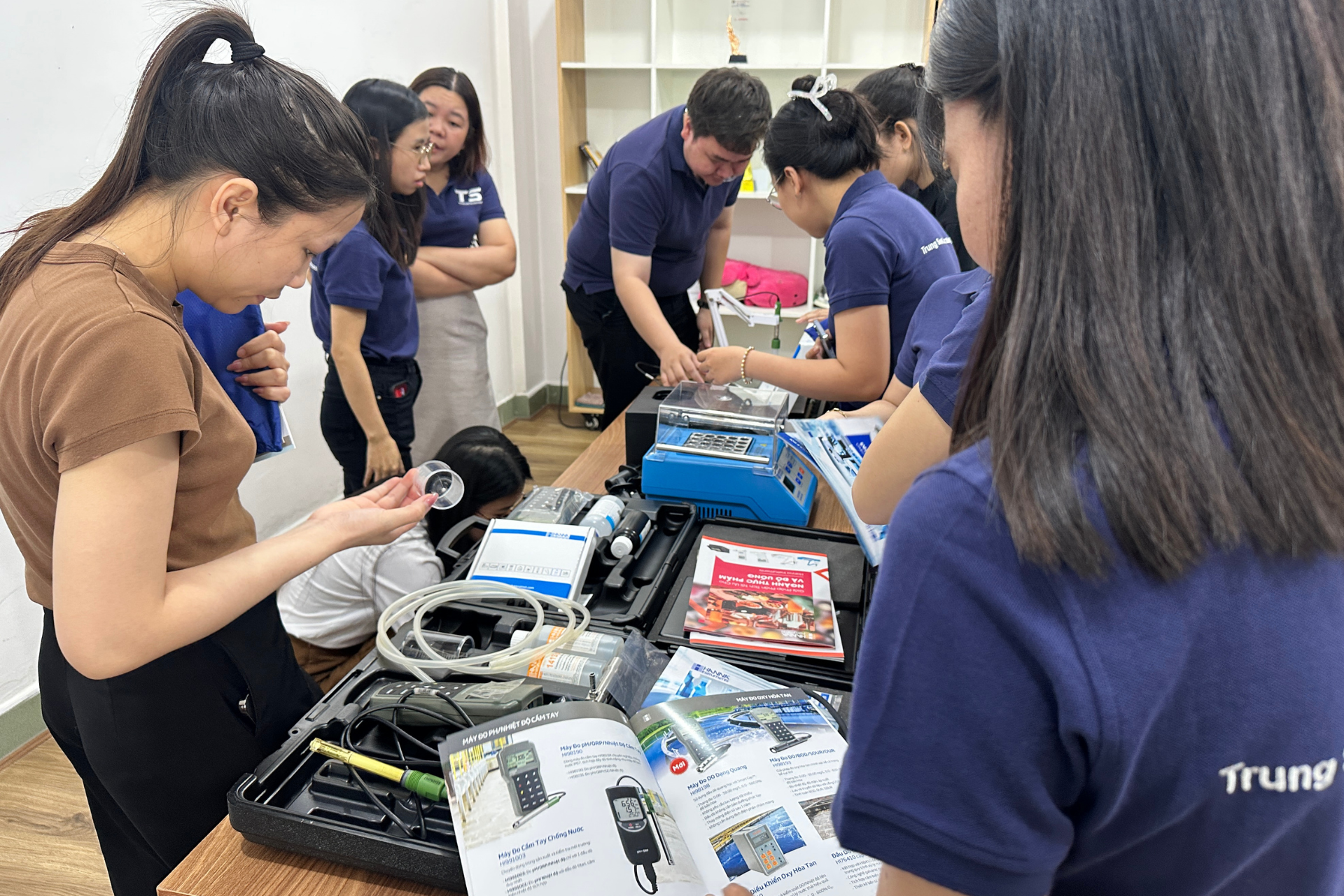 Trực tiếp xem và trải nghiệm sản phẩm cùng các đại diện của Hanna Instruments